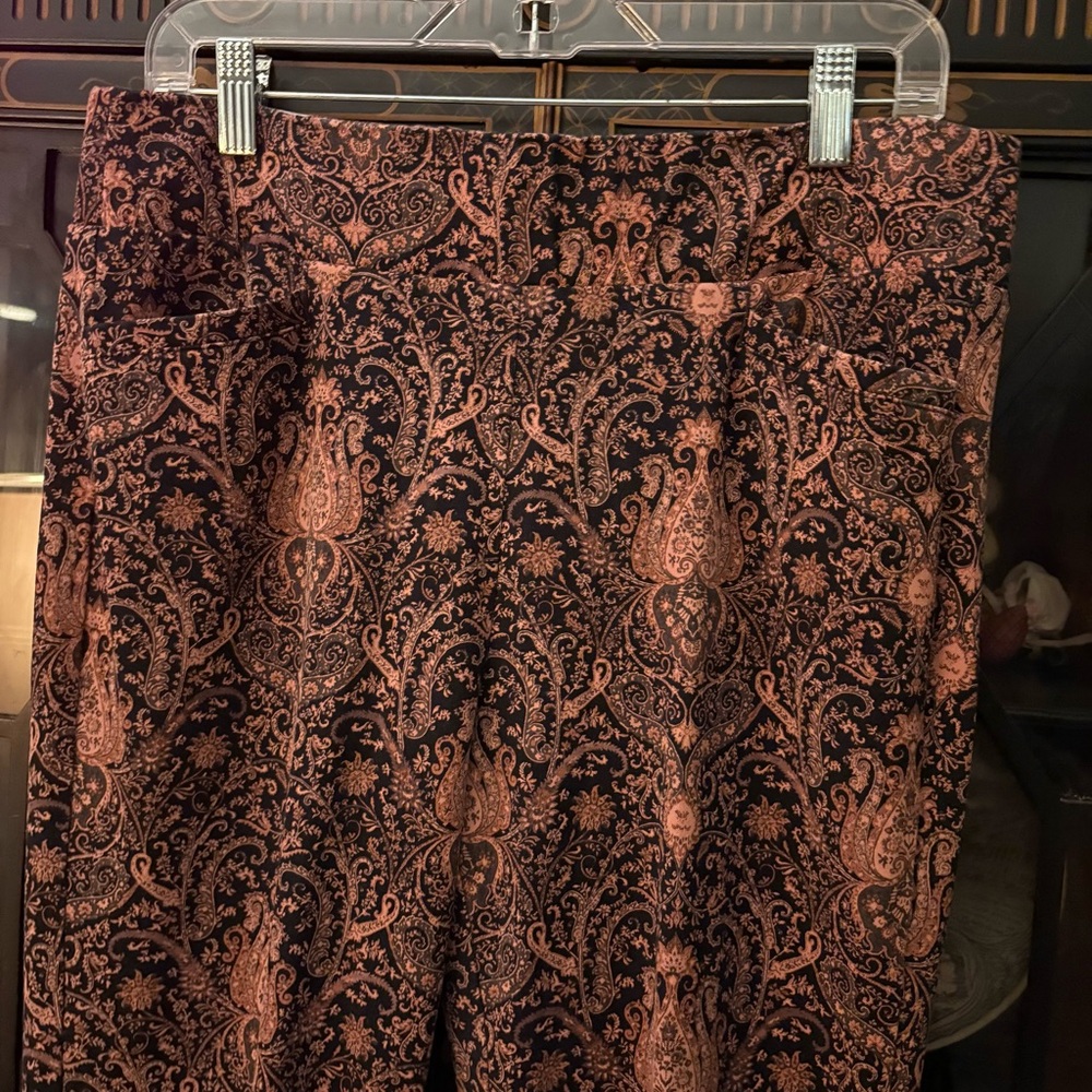 Soft Surroundings Chic Black and Pink Patterned Women's Cropped Pants SZ Medium - Picture 13 of 13